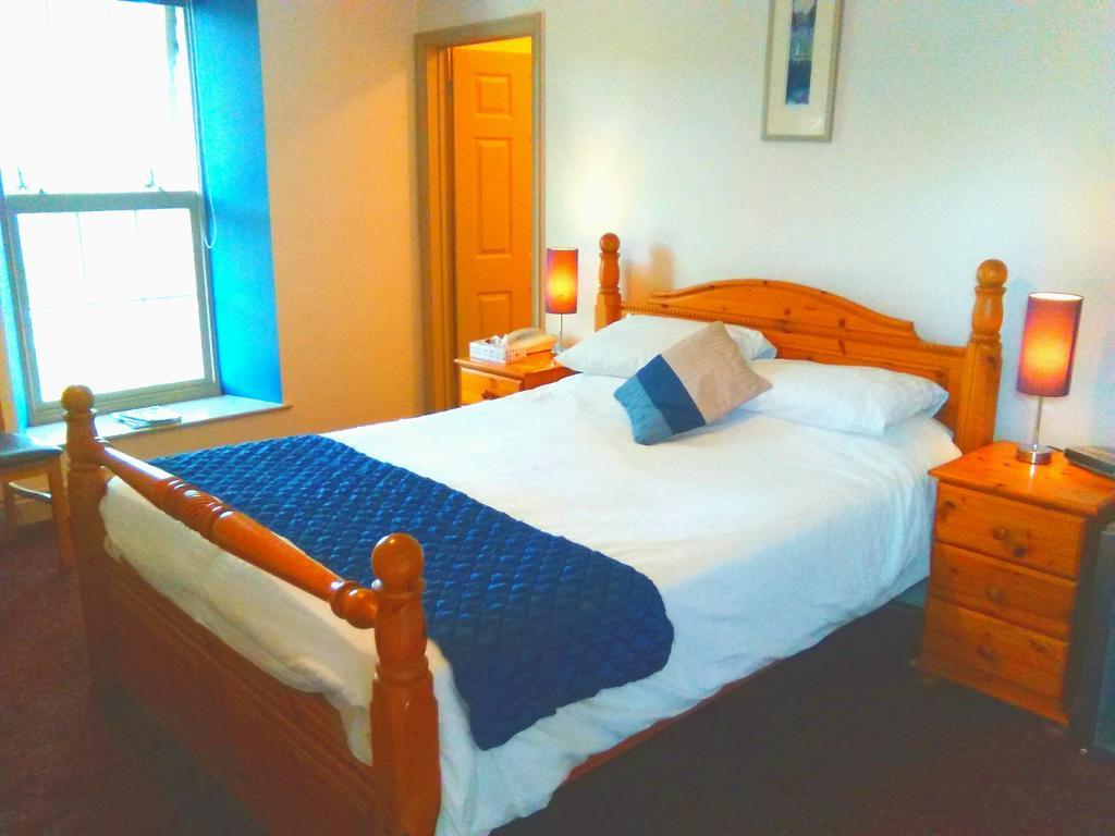 Tyglyn Hotel Aberaeron Bagian luar foto